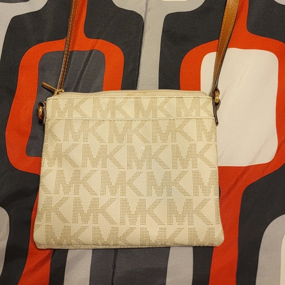 Michael Kors Cross Body - Picture 4 of 4